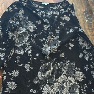 Penningtons Black and Gray Floral Top 3/4 length sleeves
